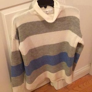 Gap sweater